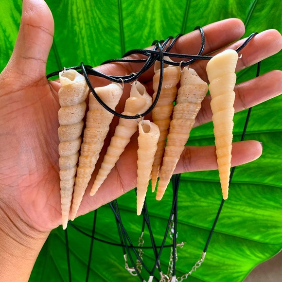 Shell Earthy Necklace - Picture 2 of 3